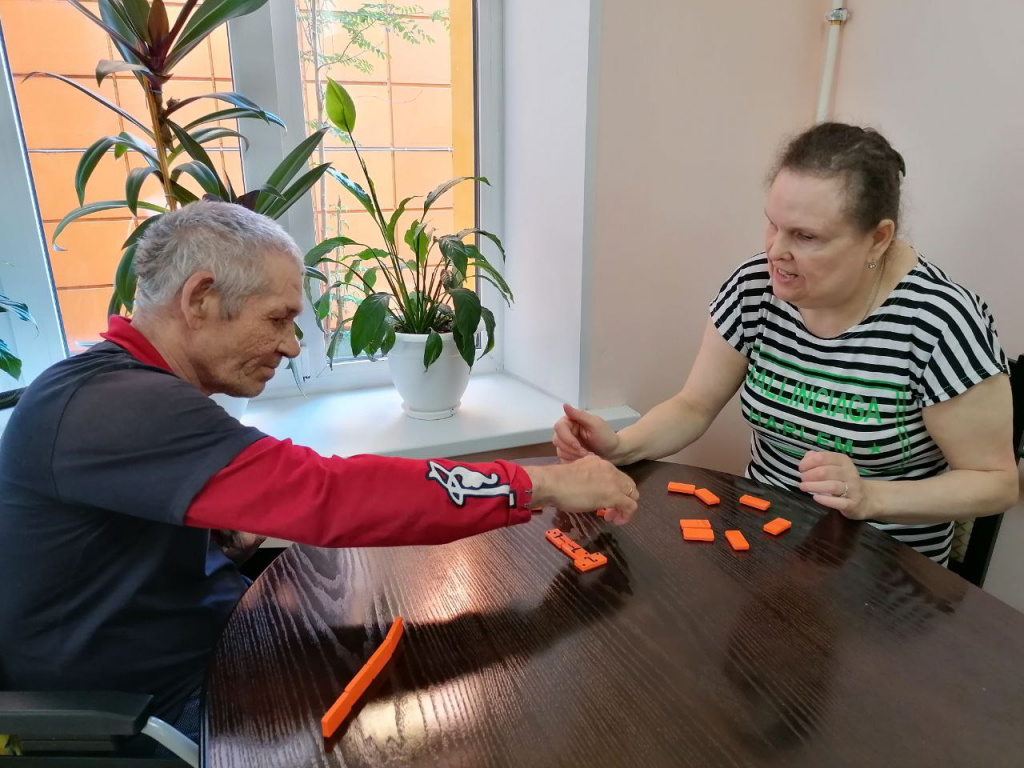 Проживающие играют в настольные игры (4).jpg