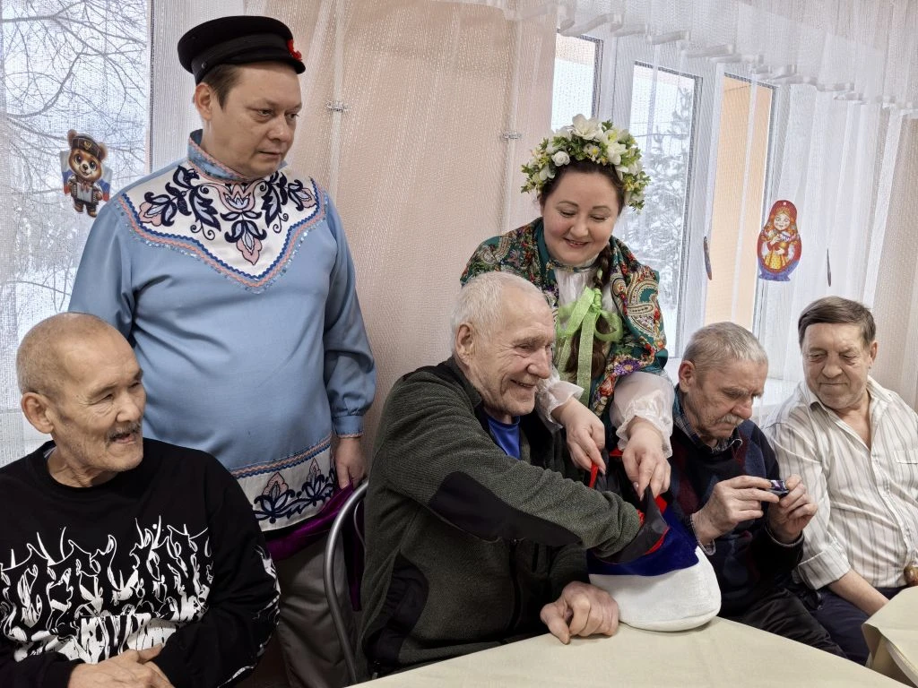 тянут из мешка.png