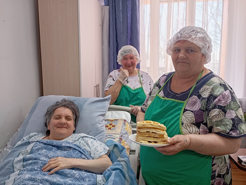 пришли кормить постоятельцев интерната 