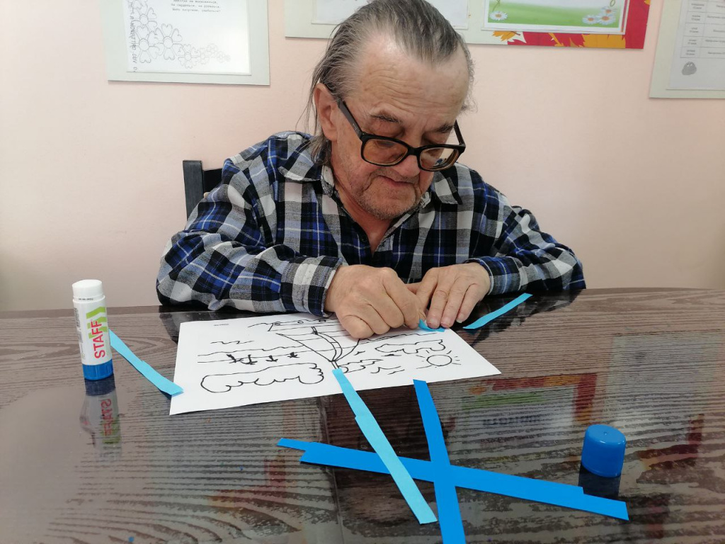 Занятие бумажной мозаикой (4).jpg