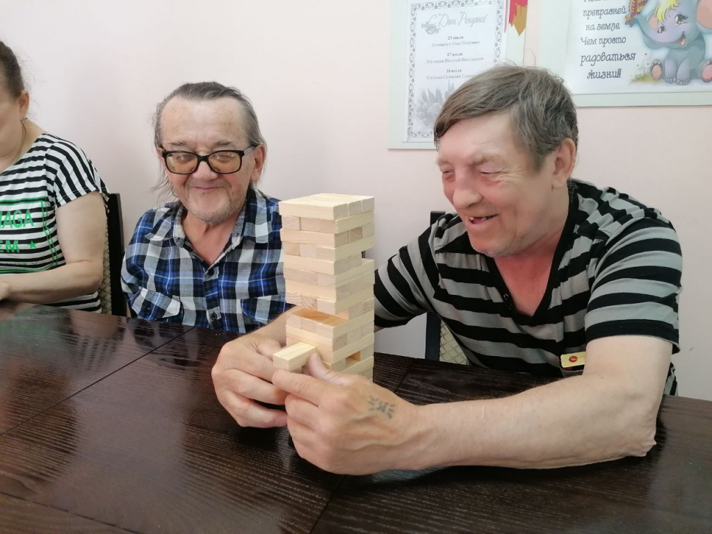 Проживающие играют в настольные игры (2).jpg
