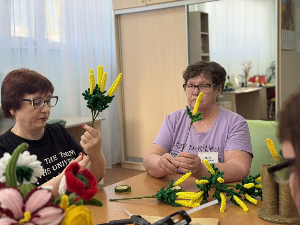 делают цветок.png