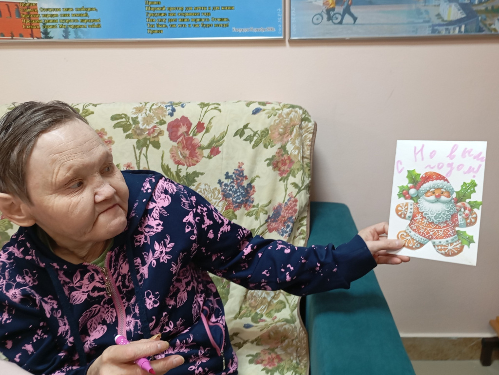 проживающие делают новогоднюю открытку солдату (6).jpg