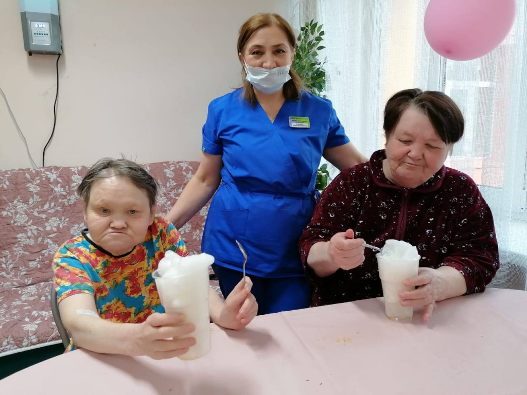 Проживающие кушают кислородный коктейль (1).jpg