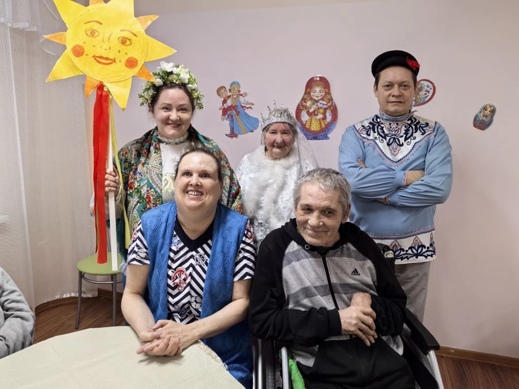 совместное фото с гражданами.png
